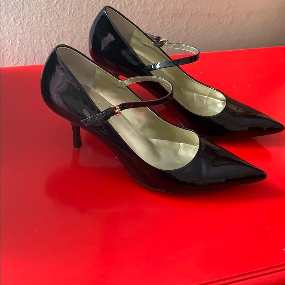 Guess black patent leather heels with strap